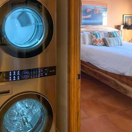 Adobe-Style Abode With Amenities - Walk To Plaza! Apartment ซานตาเฟ ภายนอก รูปภาพ