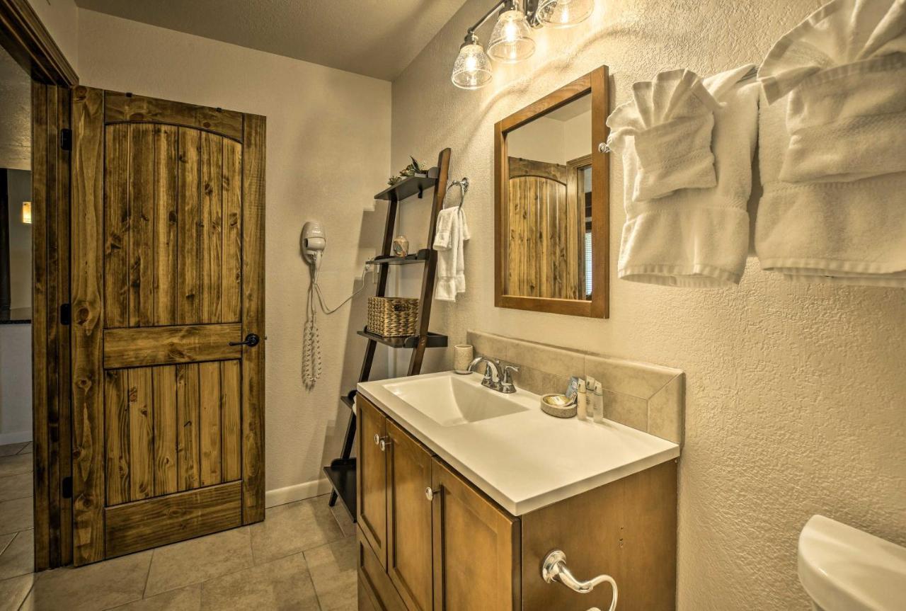 Adobe-Style Abode With Amenities - Walk To Plaza! Apartment ซานตาเฟ ภายนอก รูปภาพ